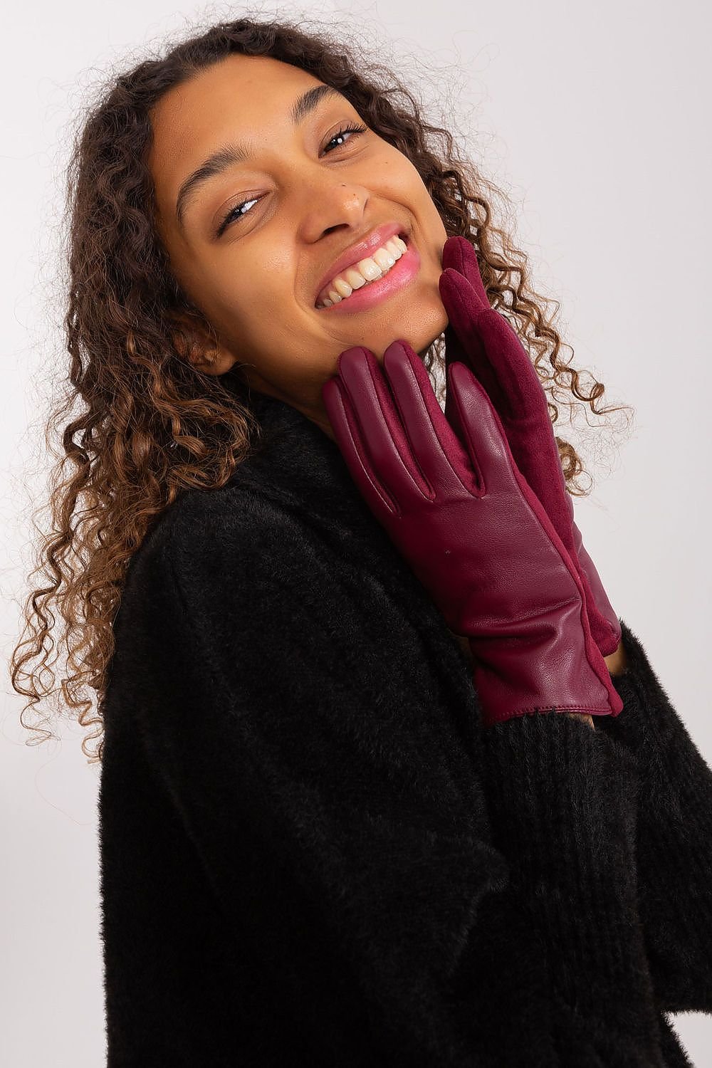 Gloves model 190838 AT - ELEMODA