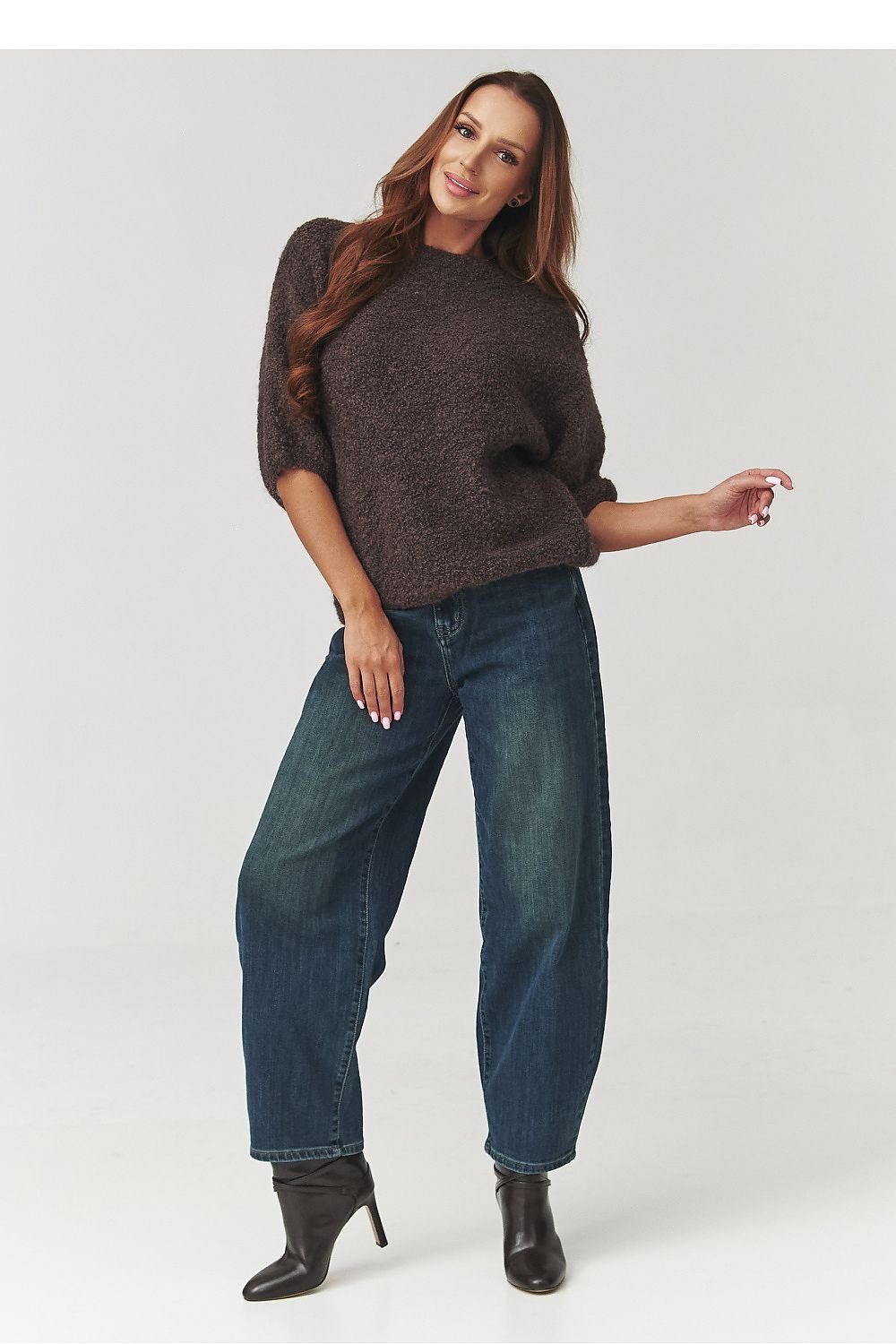 Jumper model 219717 Makadamia - ELEMODA