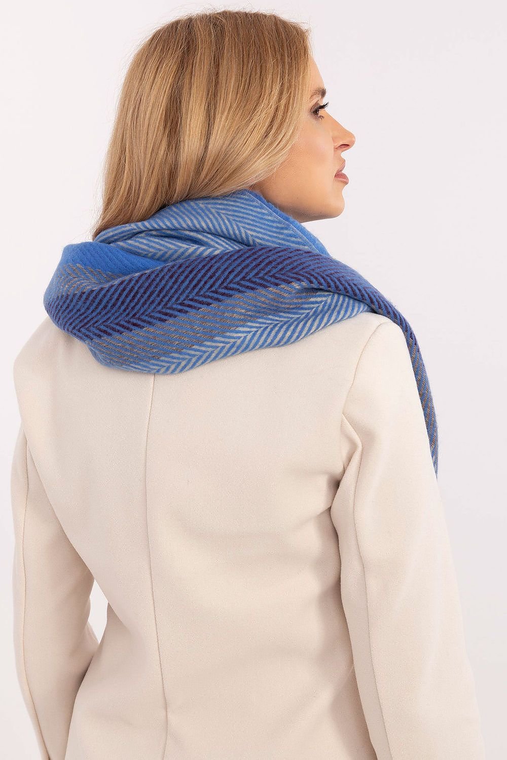 Shawl model 206037 AT - ELEMODA