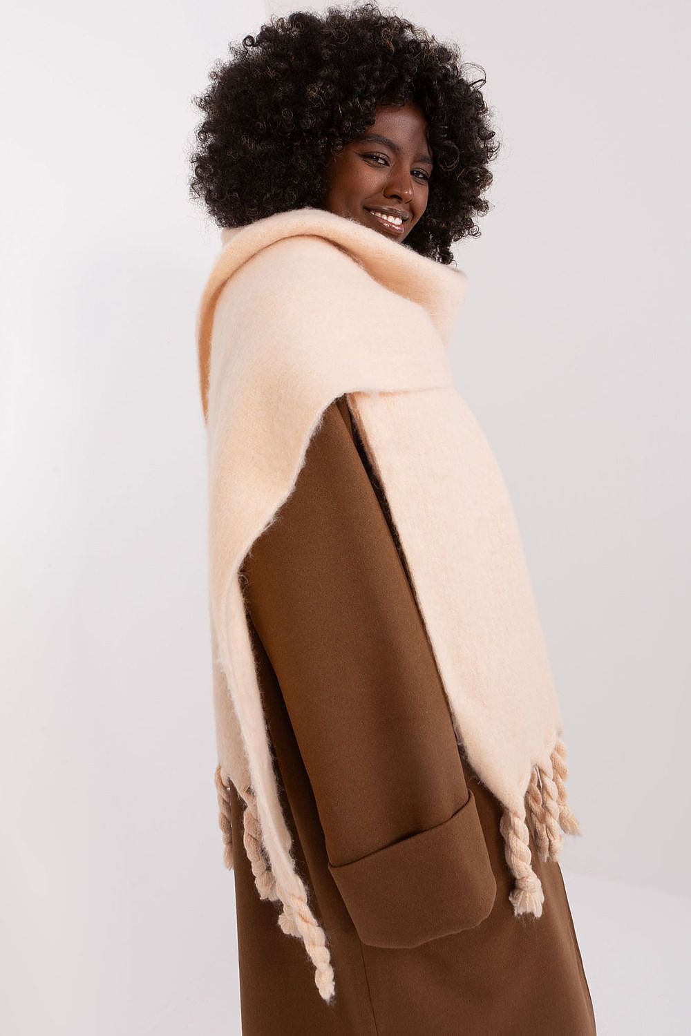 Shawl model 189883 AT - ELEMODA