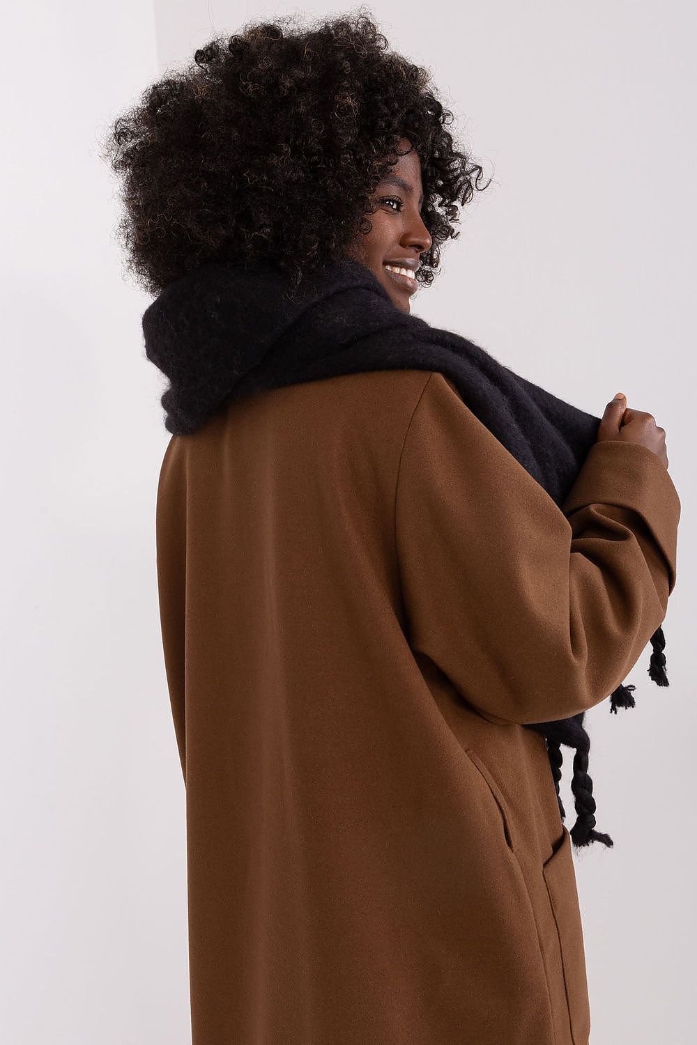 Shawl model 189883 AT - ELEMODA