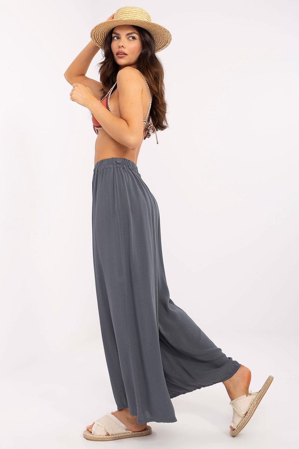 Women trousers model 210675 Och Bella - ELEMODA