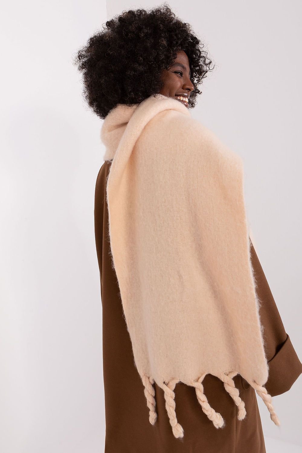 Shawl model 189883 AT - ELEMODA
