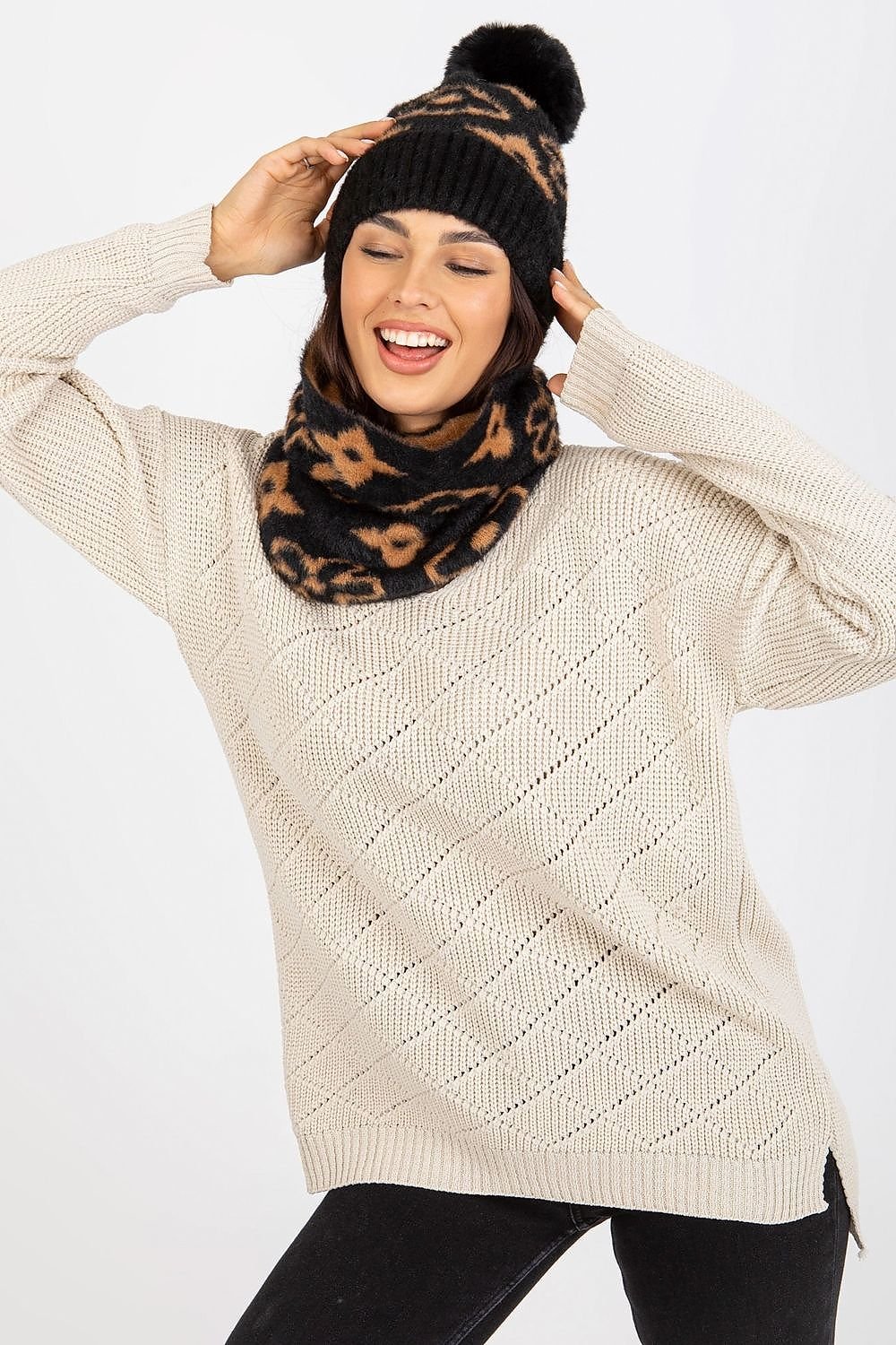 Cap model 185915 AT - ELEMODA