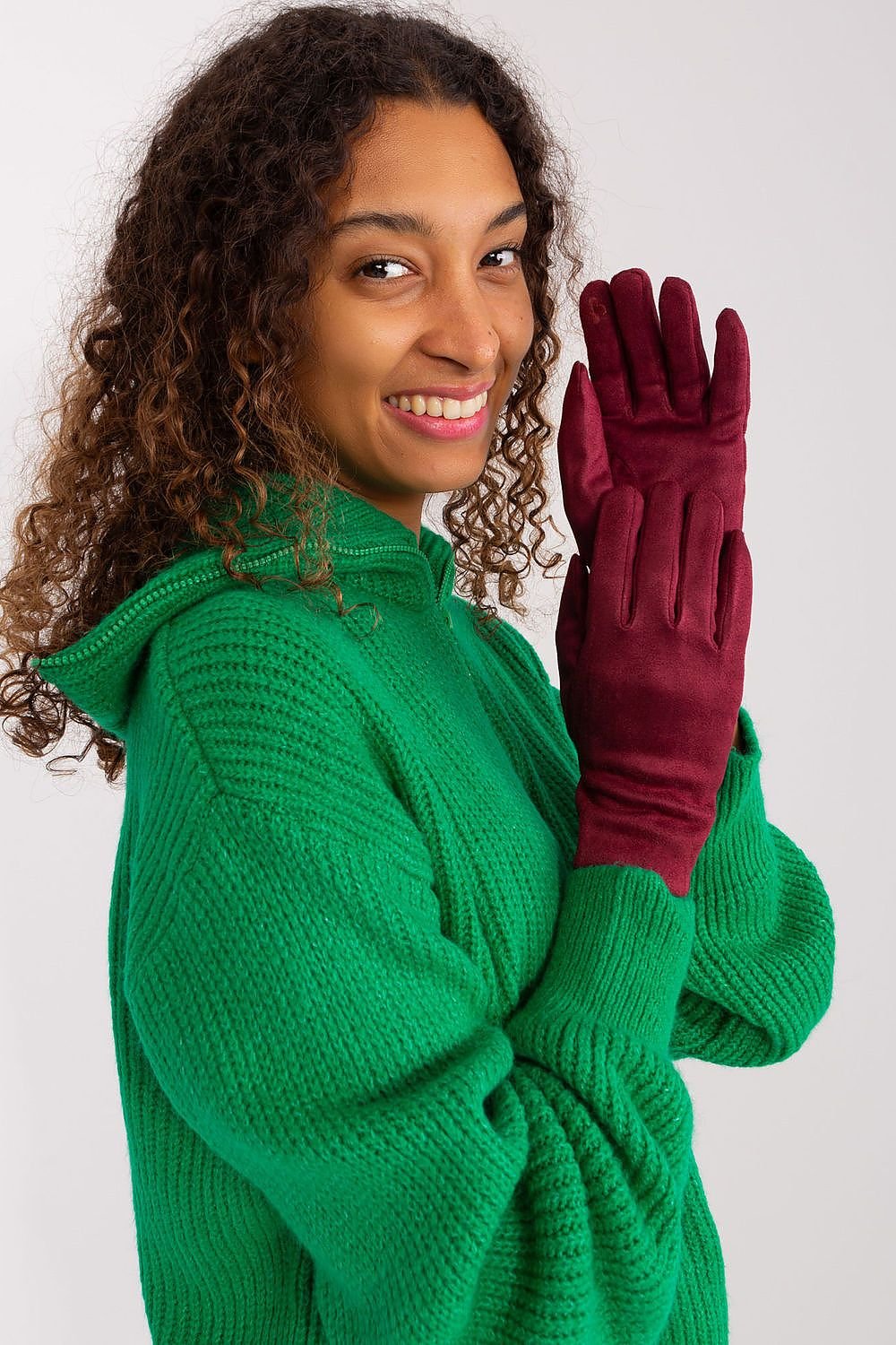 Gloves model 190823 AT - ELEMODA