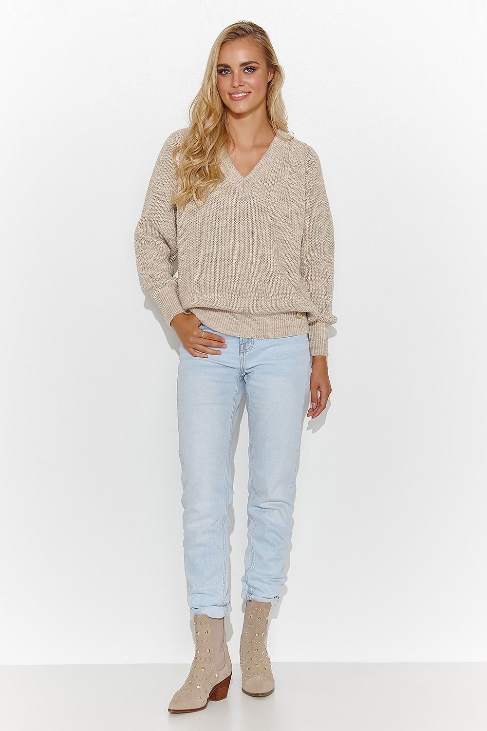 Jumper model 184780 Makadamia - ELEMODA