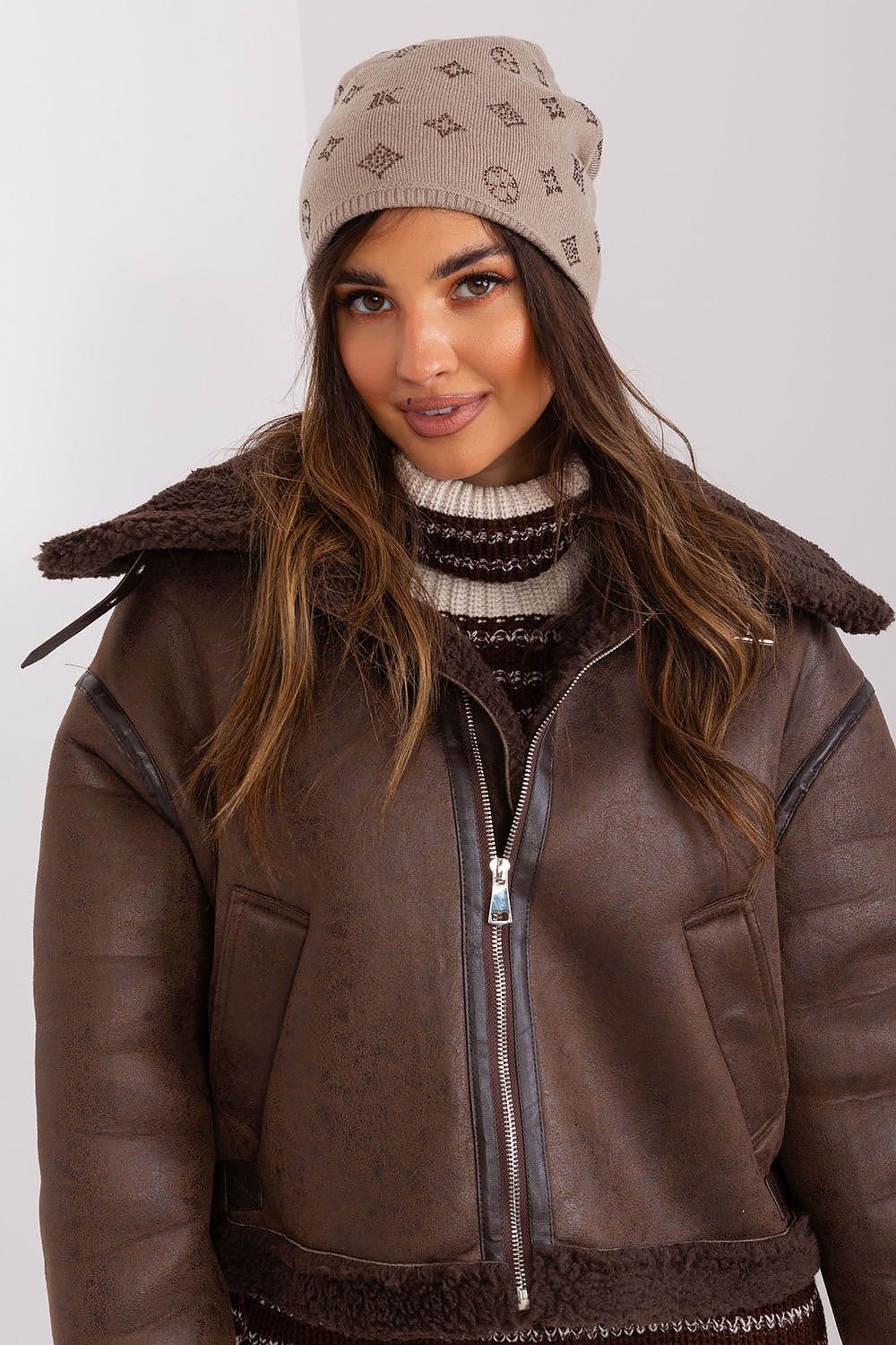 Cap model 189899 AT - ELEMODA