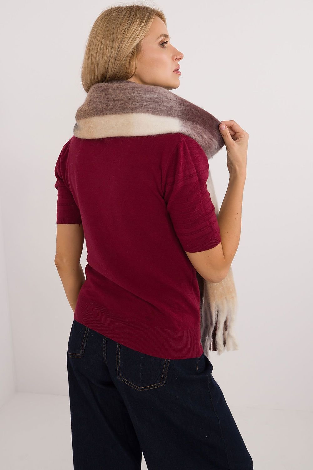Shawl model 200279 AT - ELEMODA
