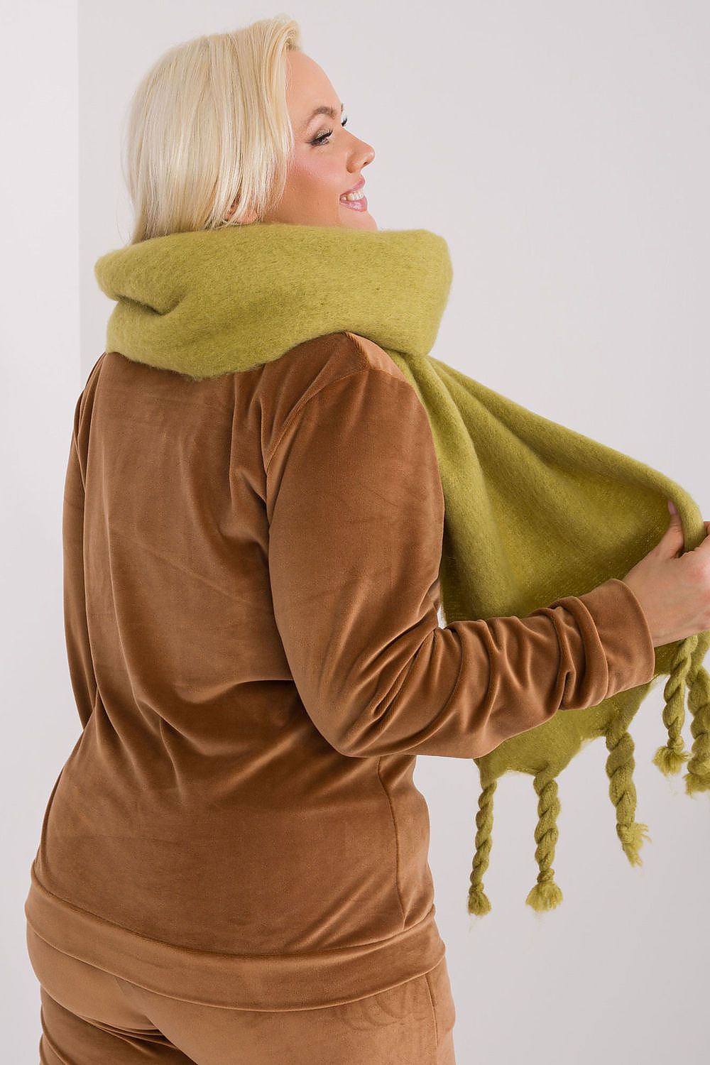 Shawl model 189883 AT - ELEMODA