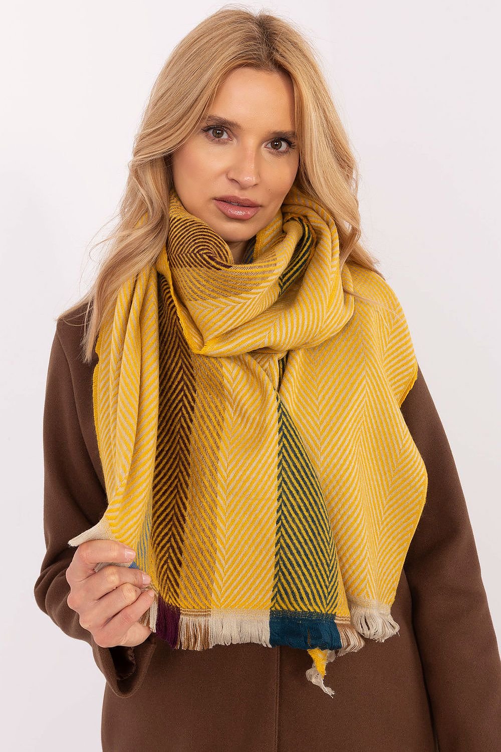 Shawl model 206037 AT - ELEMODA