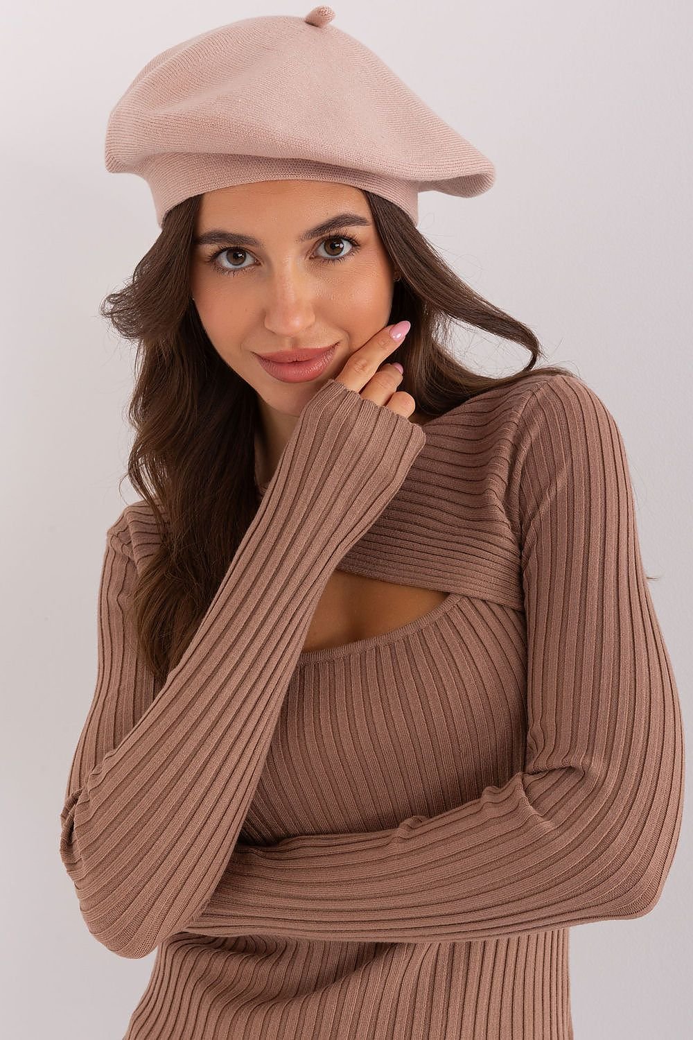 Beret model 185838 AT - ELEMODA