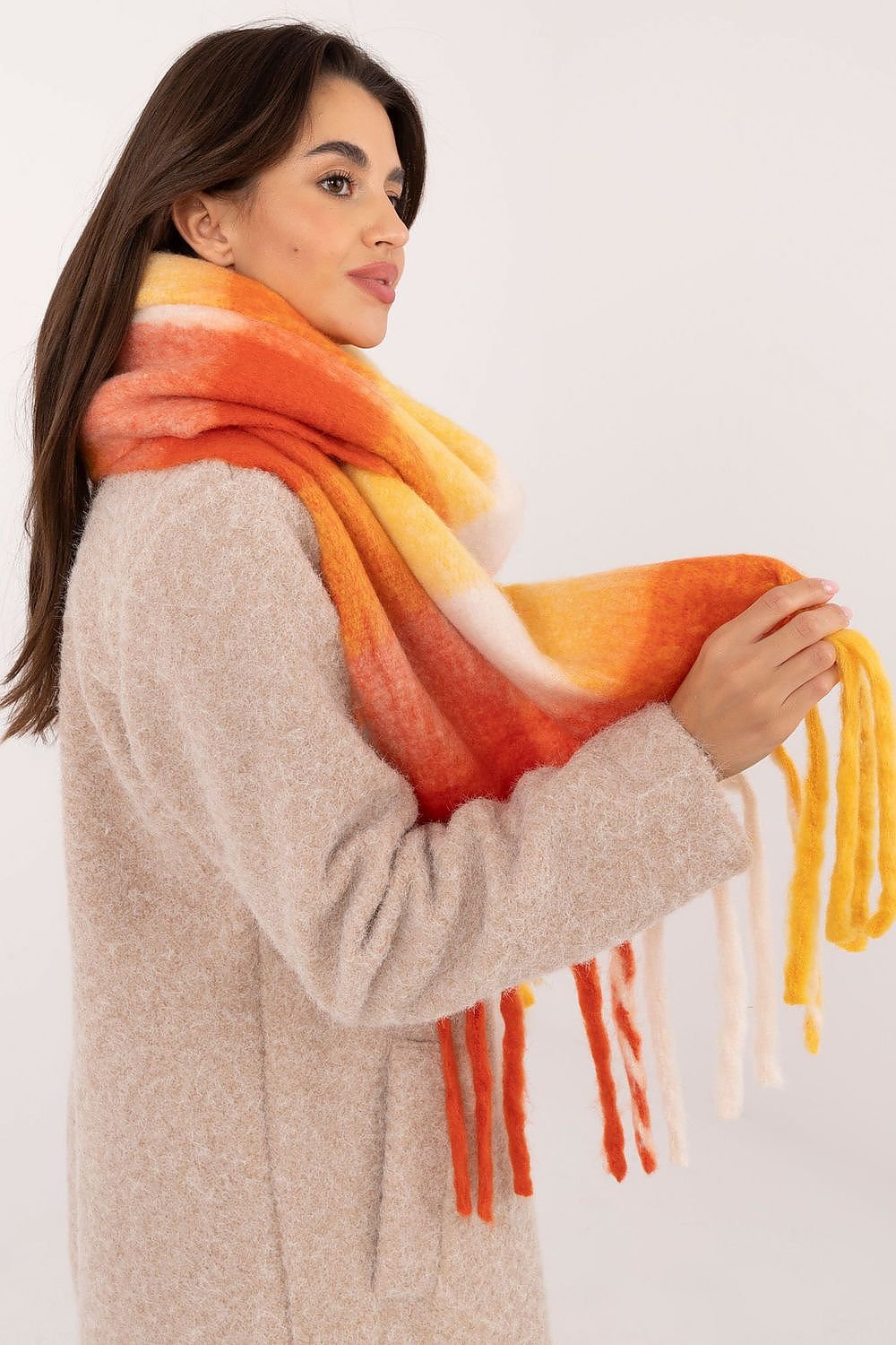 Shawl model 200279 AT - ELEMODA