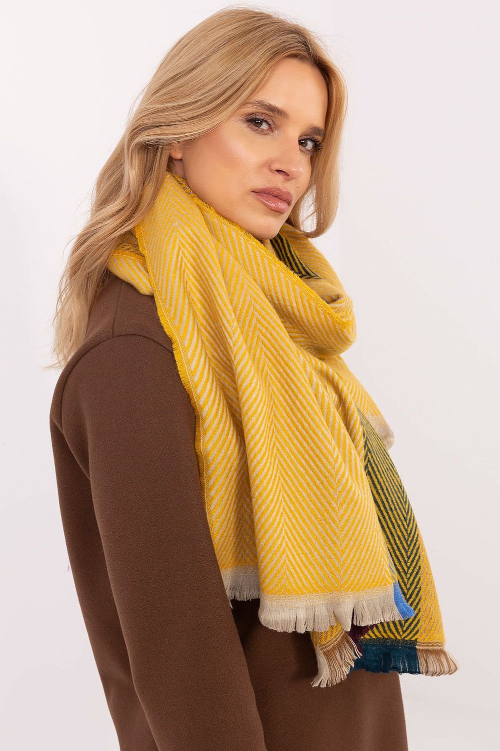 Shawl model 206037 AT - ELEMODA