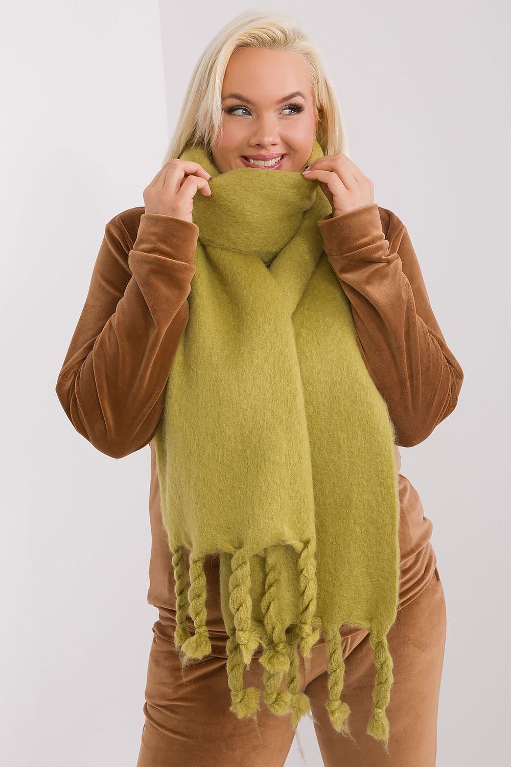 Shawl model 189883 AT - ELEMODA