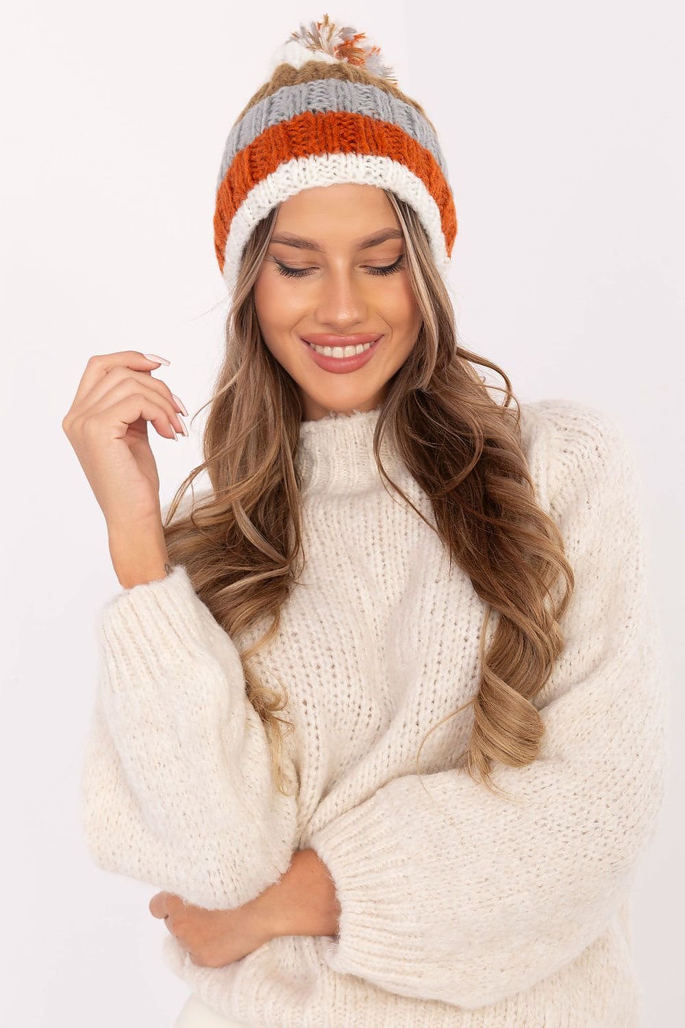 Cap model 203833 AT - ELEMODA