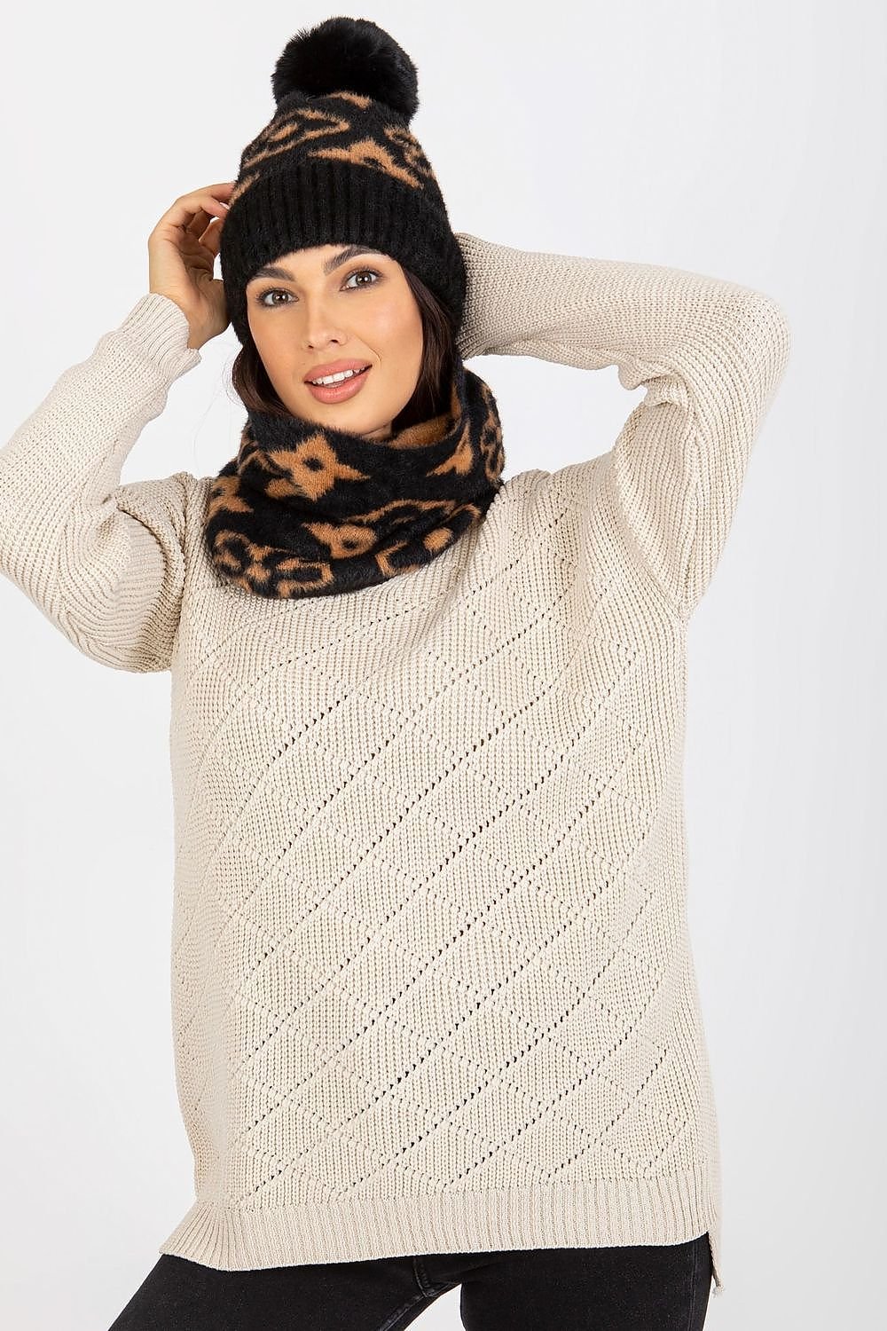 Cap model 185915 AT - ELEMODA