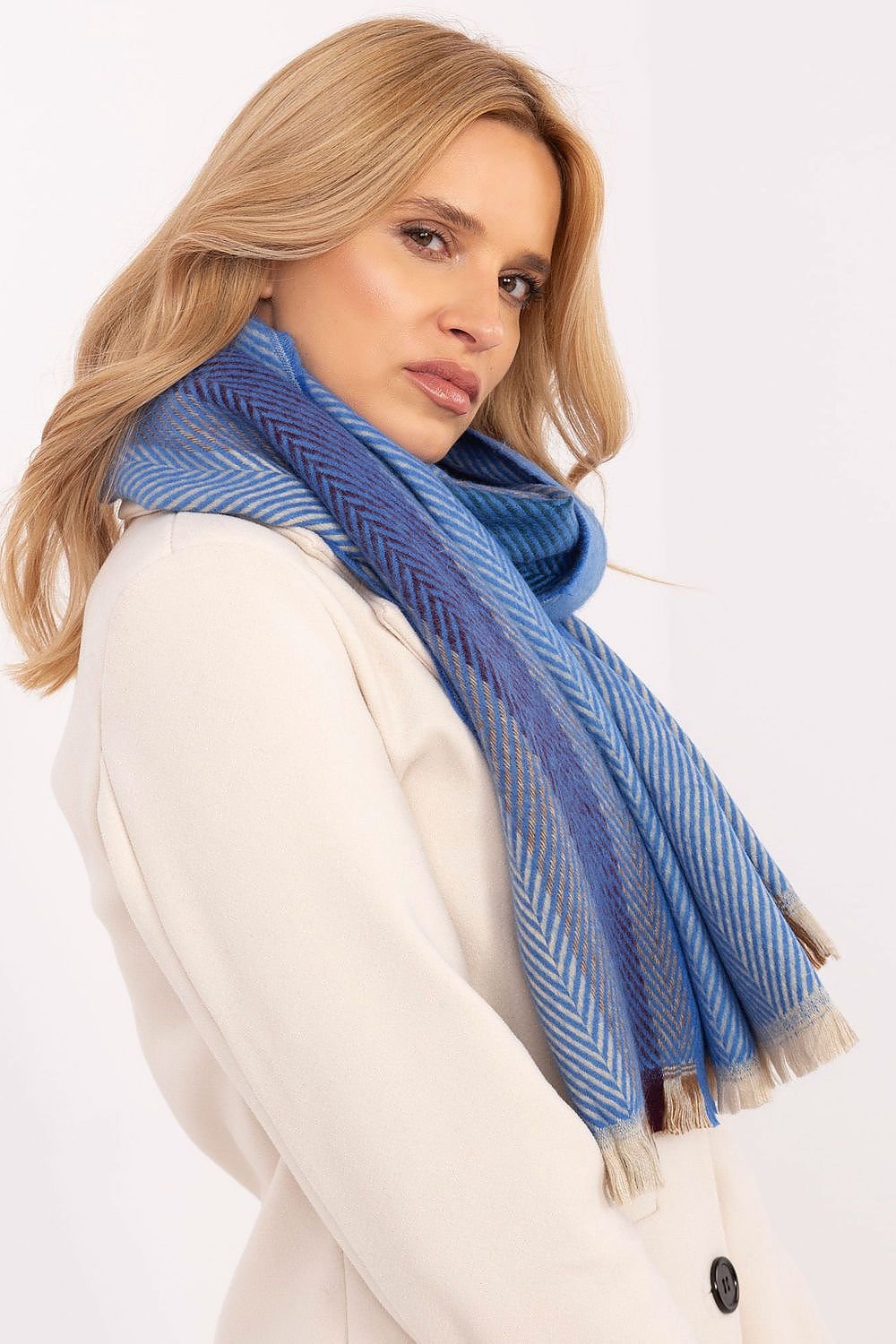 Shawl model 206037 AT - ELEMODA