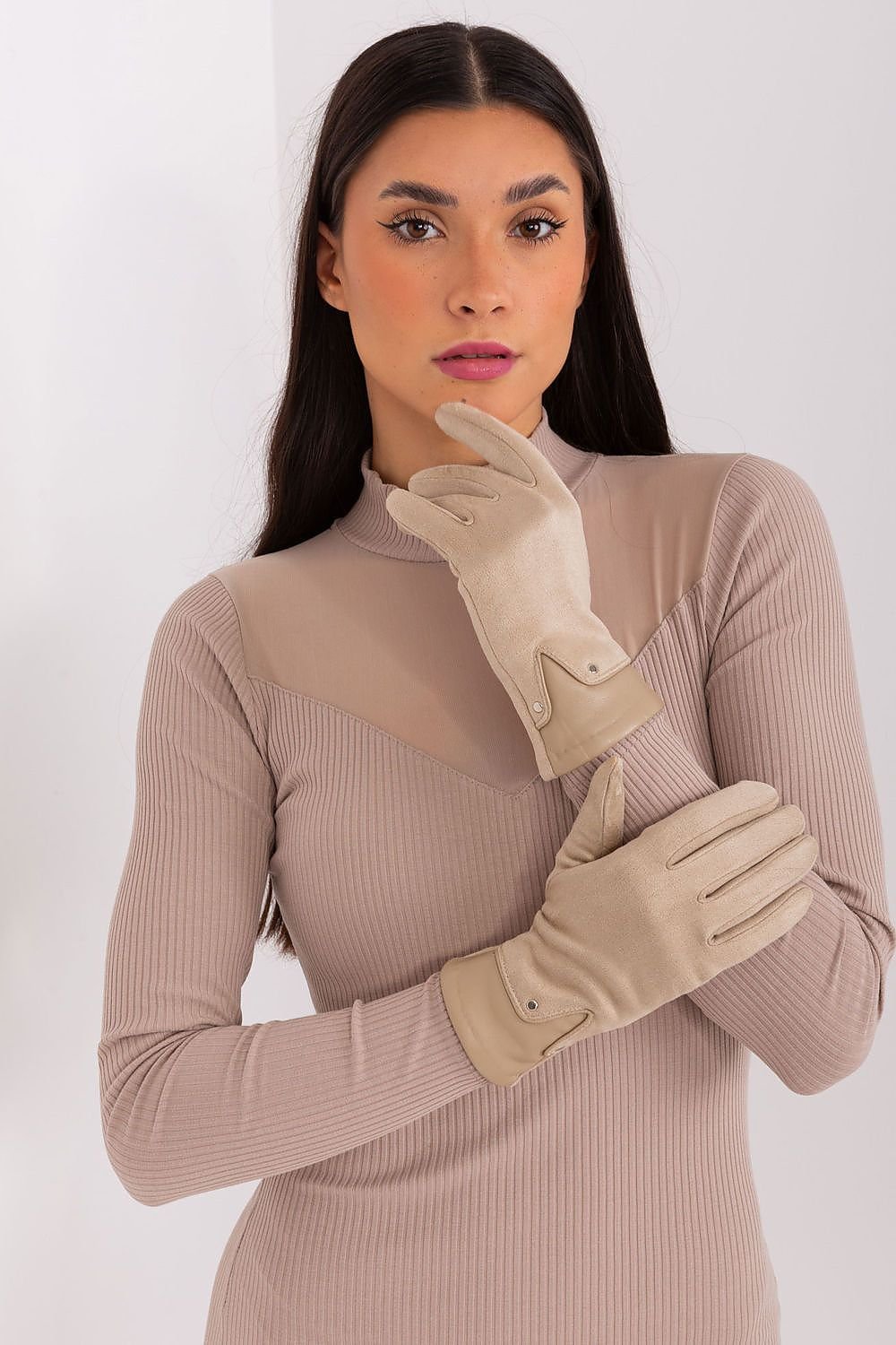 Gloves model 188289 AT - ELEMODA
