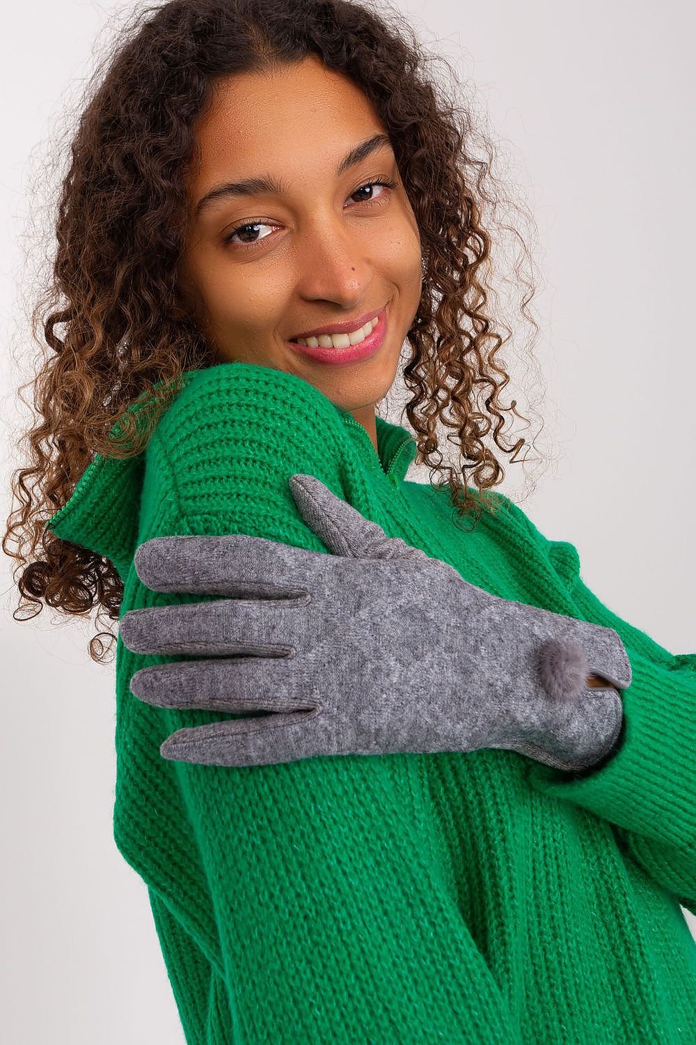 Gloves model 190793 AT - ELEMODA
