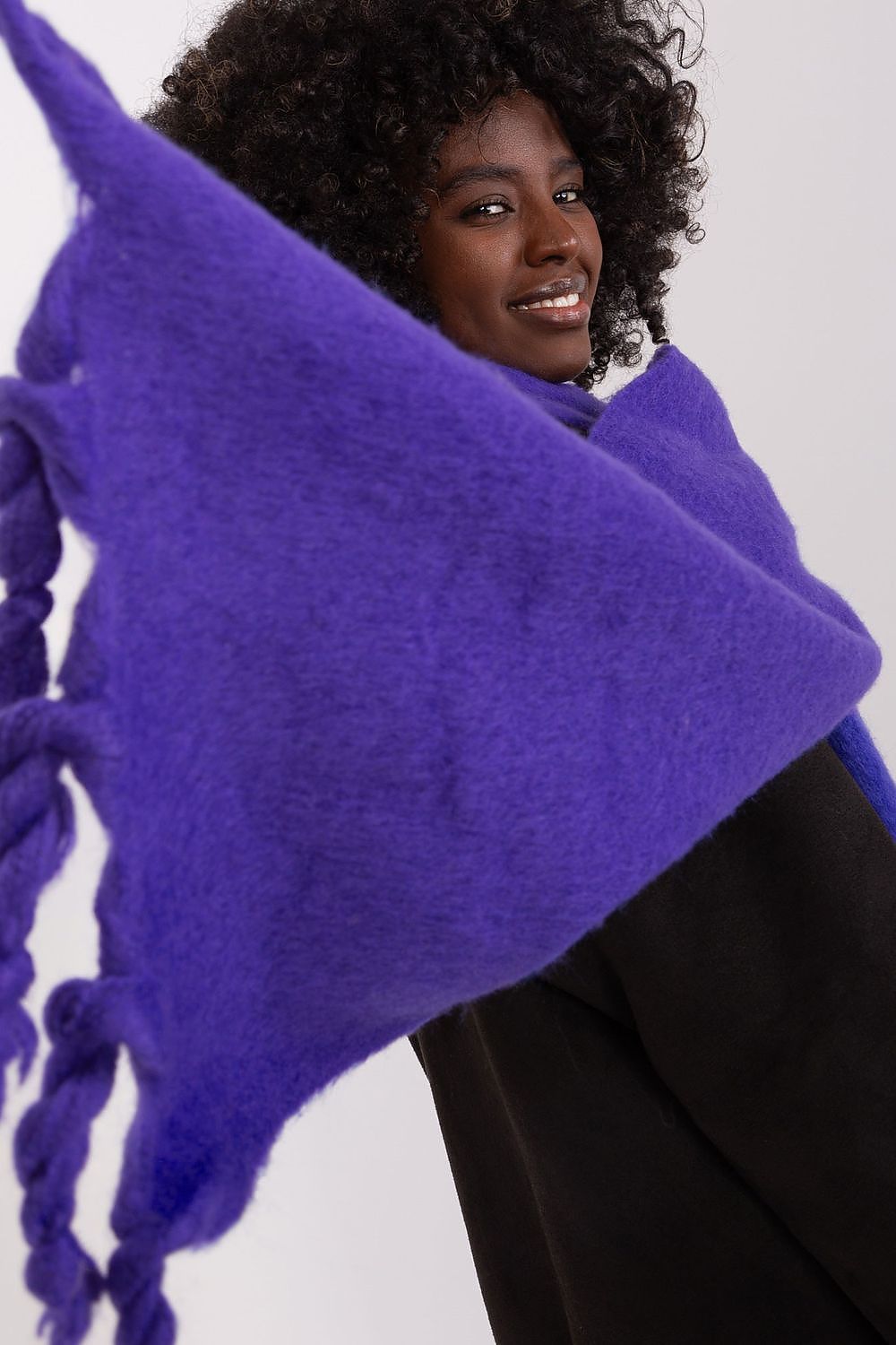 Shawl model 189883 AT - ELEMODA