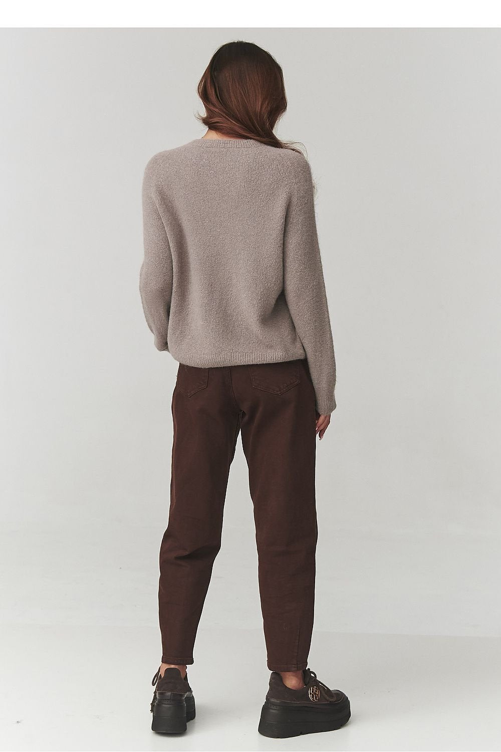Jumper model 220787 Makadamia - ELEMODA