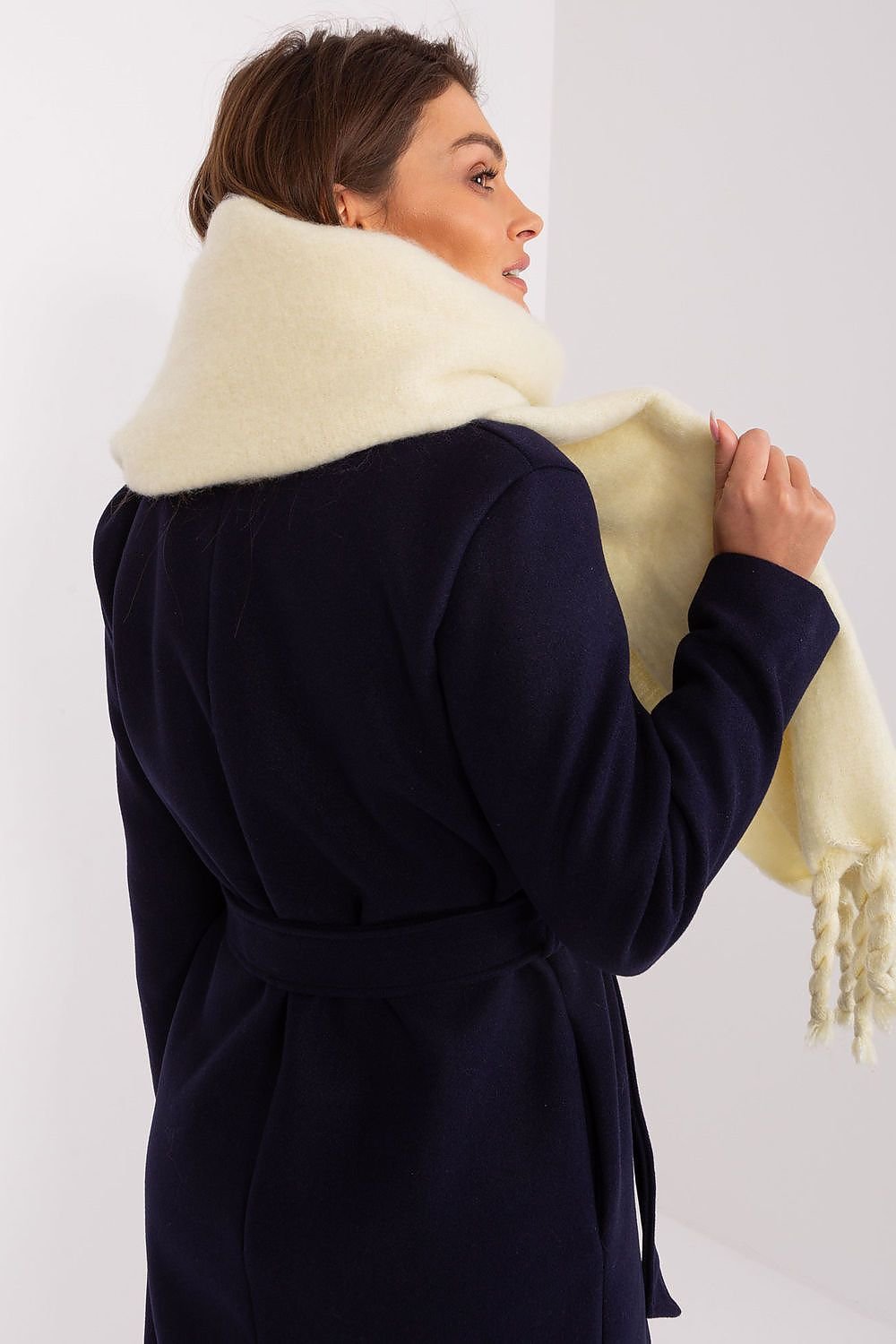 Shawl model 189883 AT - ELEMODA