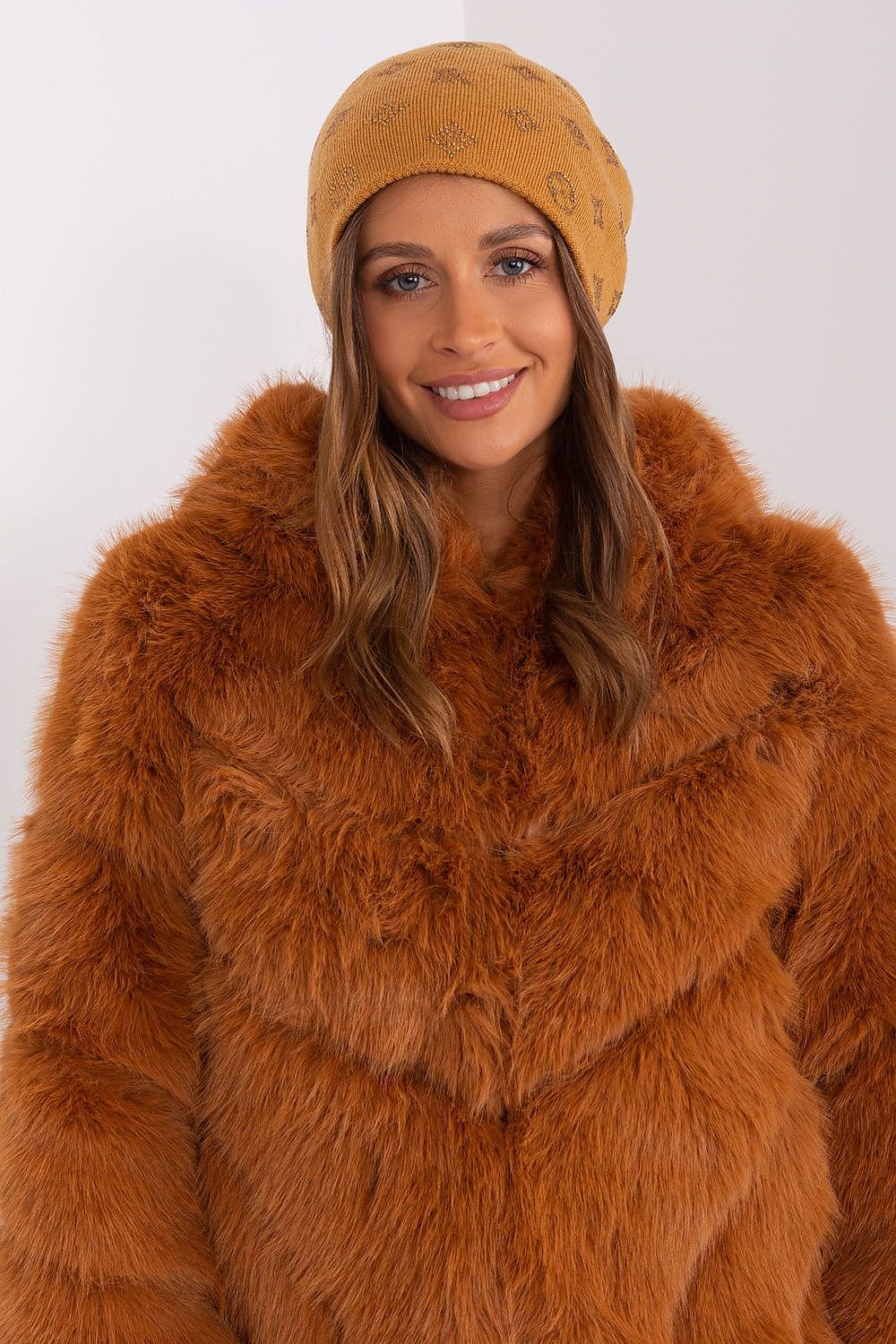 Cap model 189899 AT - ELEMODA