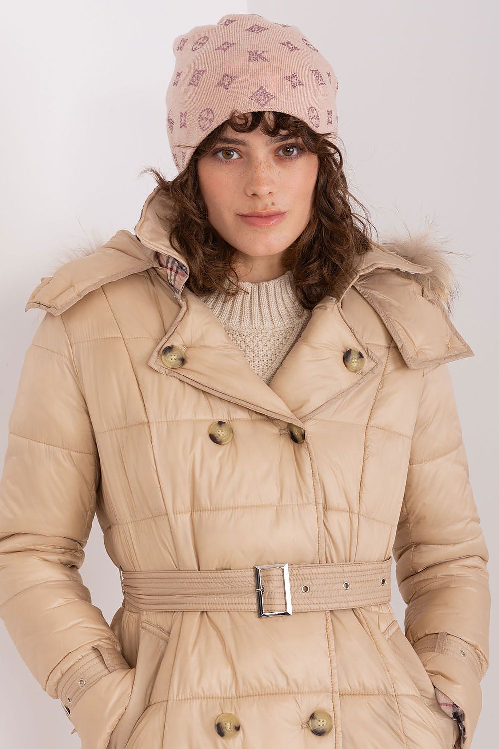 Cap model 189899 AT - ELEMODA