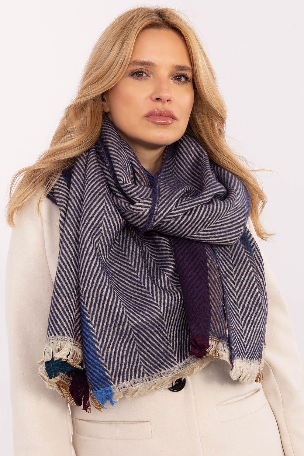 Shawl model 206037 AT - ELEMODA