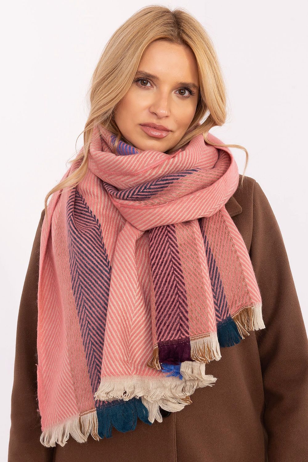 Shawl model 206037 AT - ELEMODA
