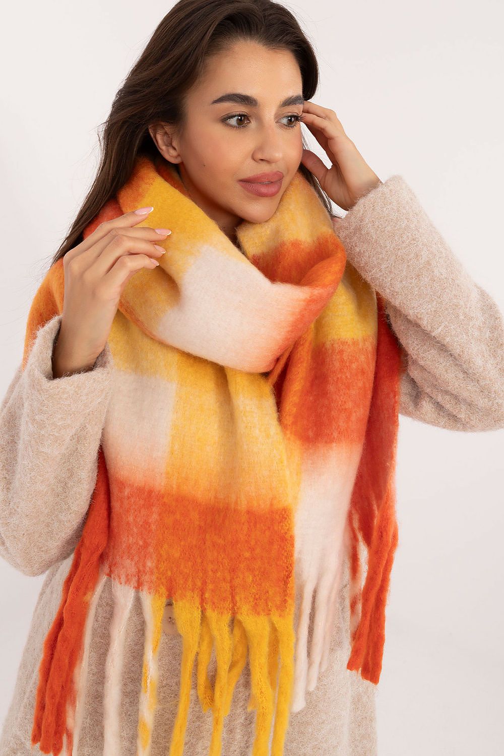Shawl model 200279 AT - ELEMODA