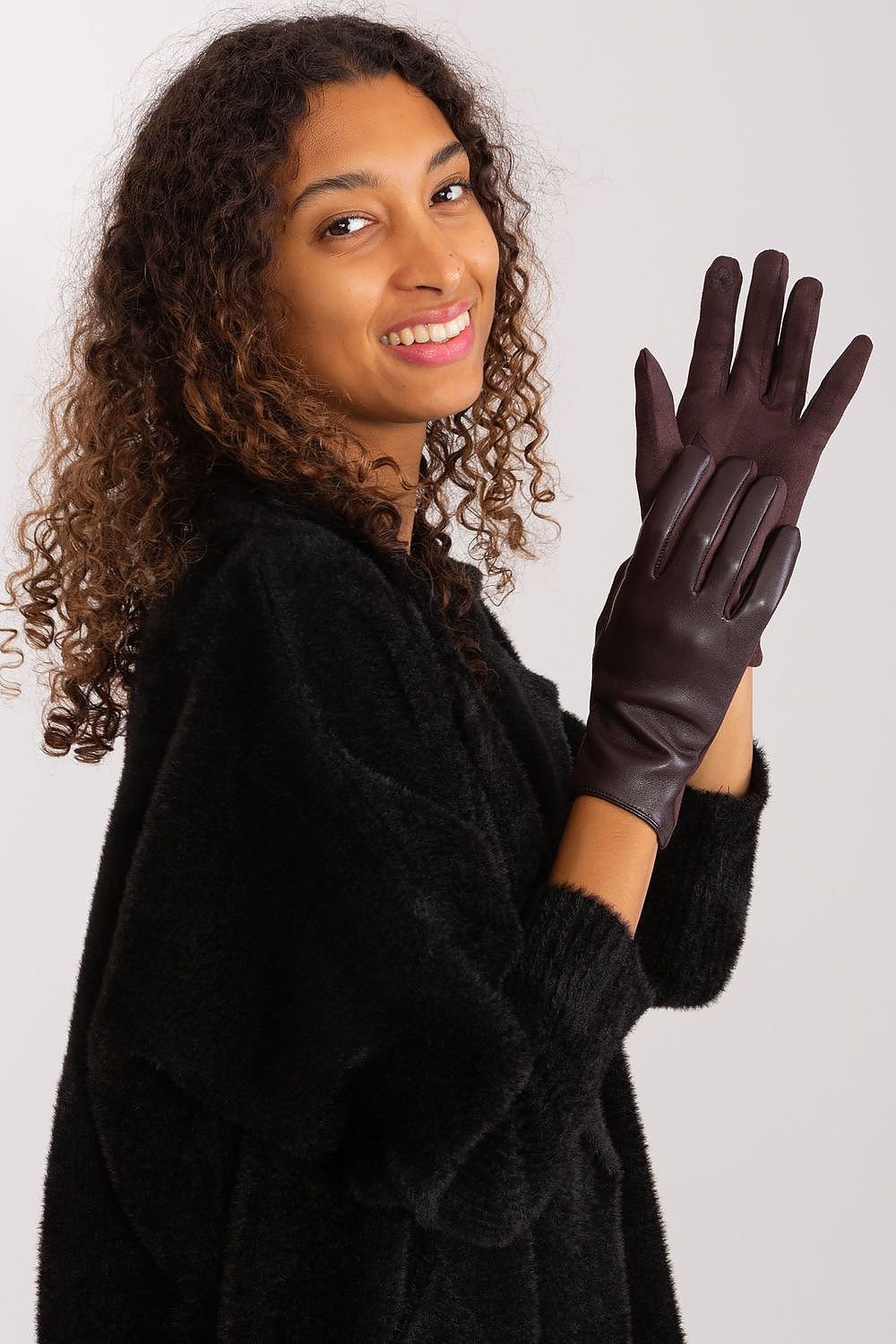 Gloves model 190838 AT - ELEMODA