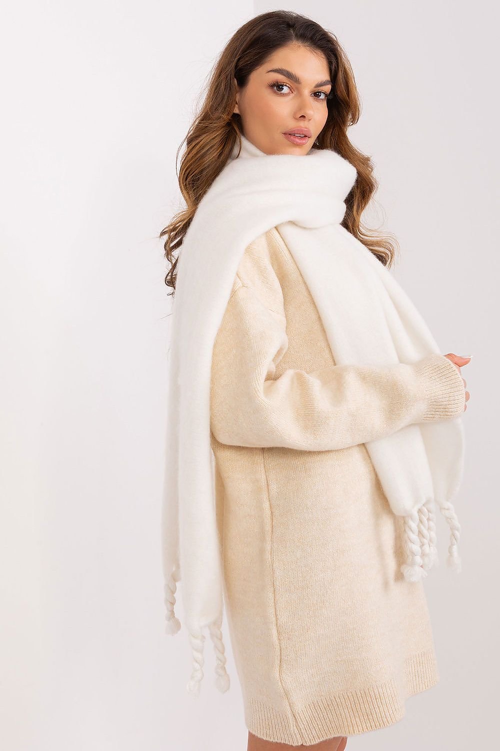 Shawl model 189883 AT - ELEMODA