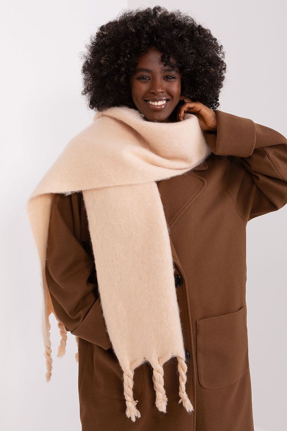 Shawl model 189883 AT - ELEMODA