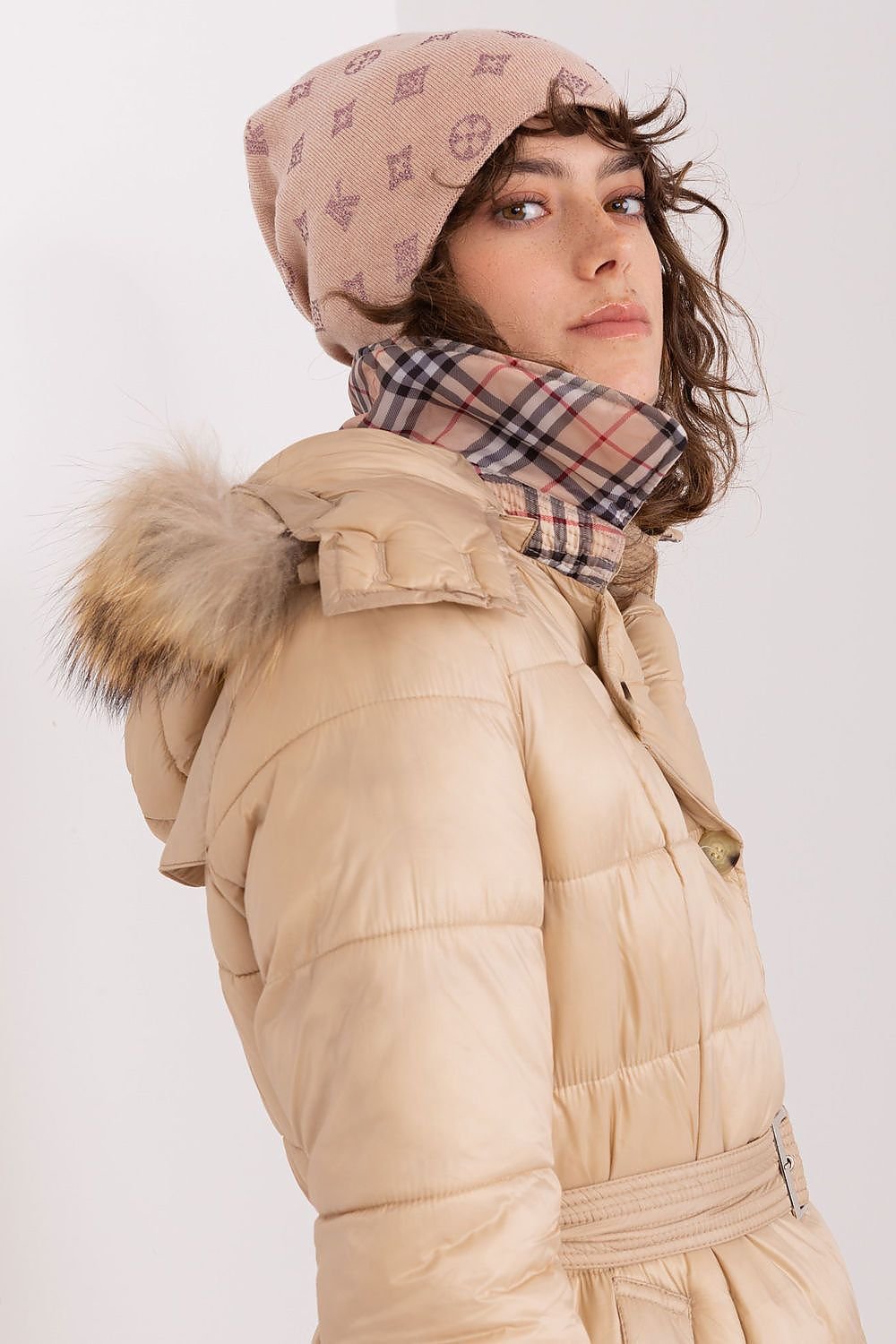 Cap model 189899 AT - ELEMODA