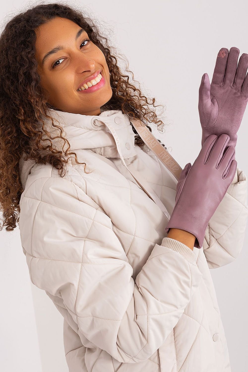 Gloves model 190838 AT - ELEMODA