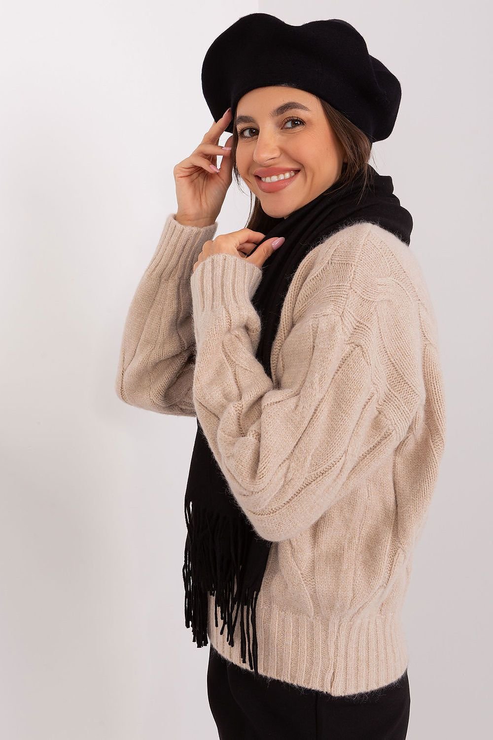Beret model 185838 AT - ELEMODA