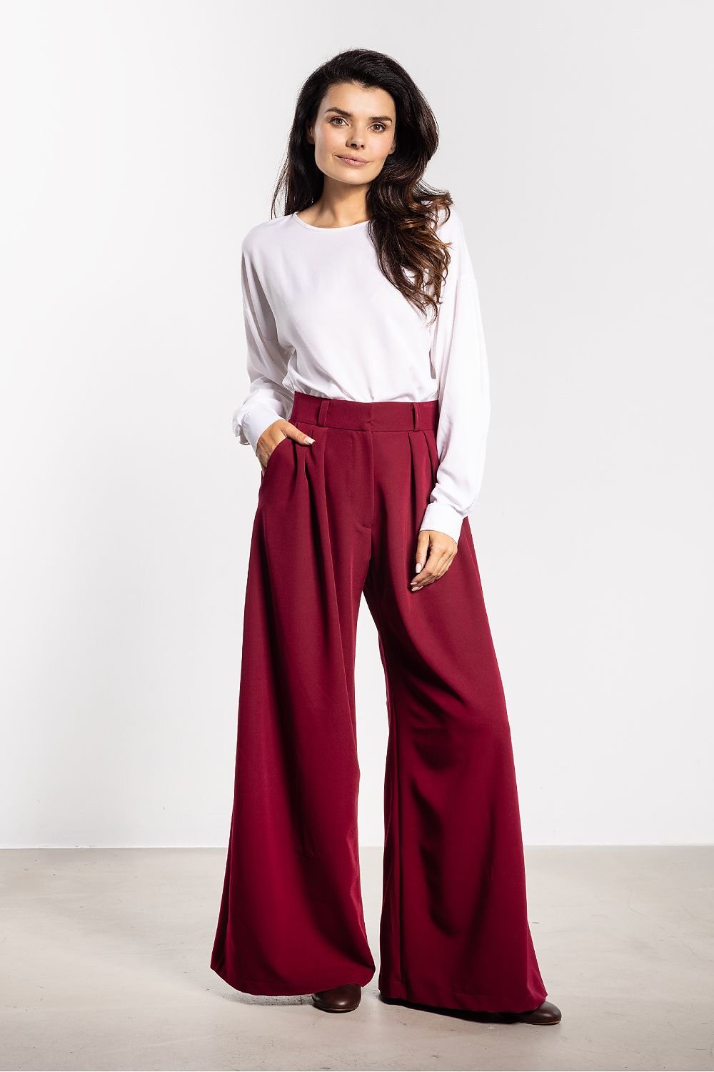 Women trousers model 218986 awama - ELEMODA