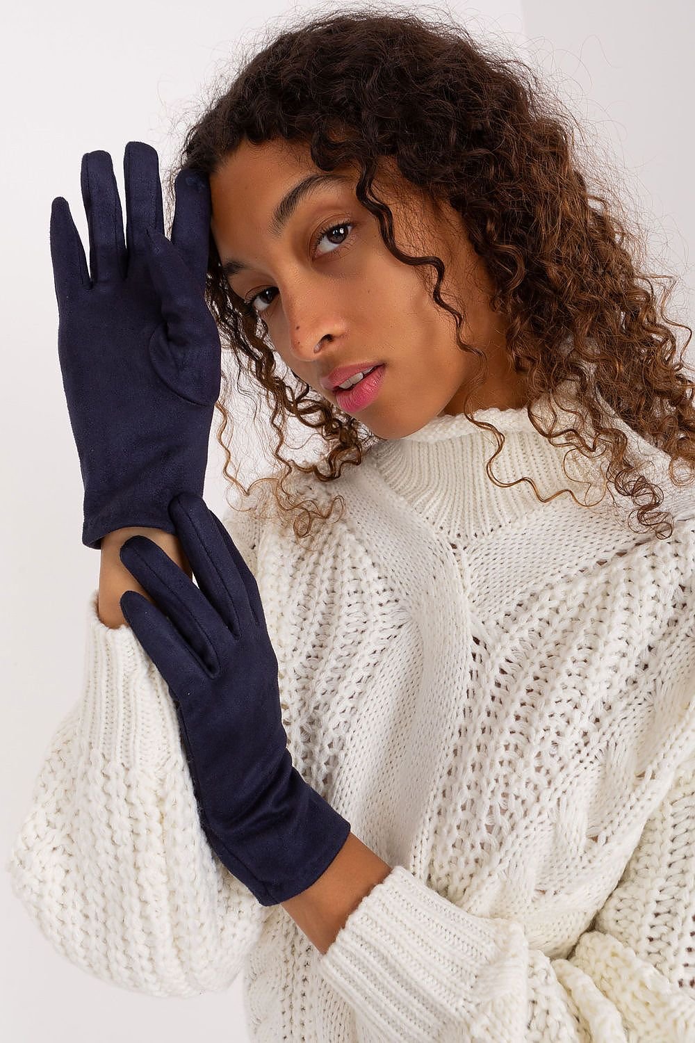 Gloves model 190823 AT - ELEMODA