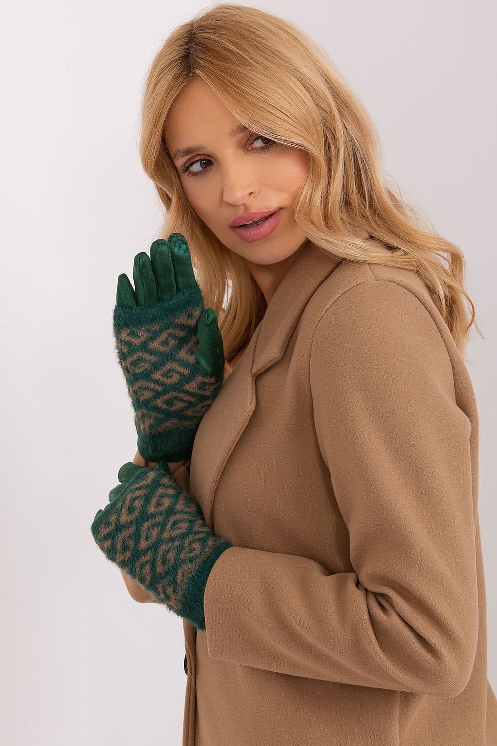 Gloves model 190807 AT - ELEMODA