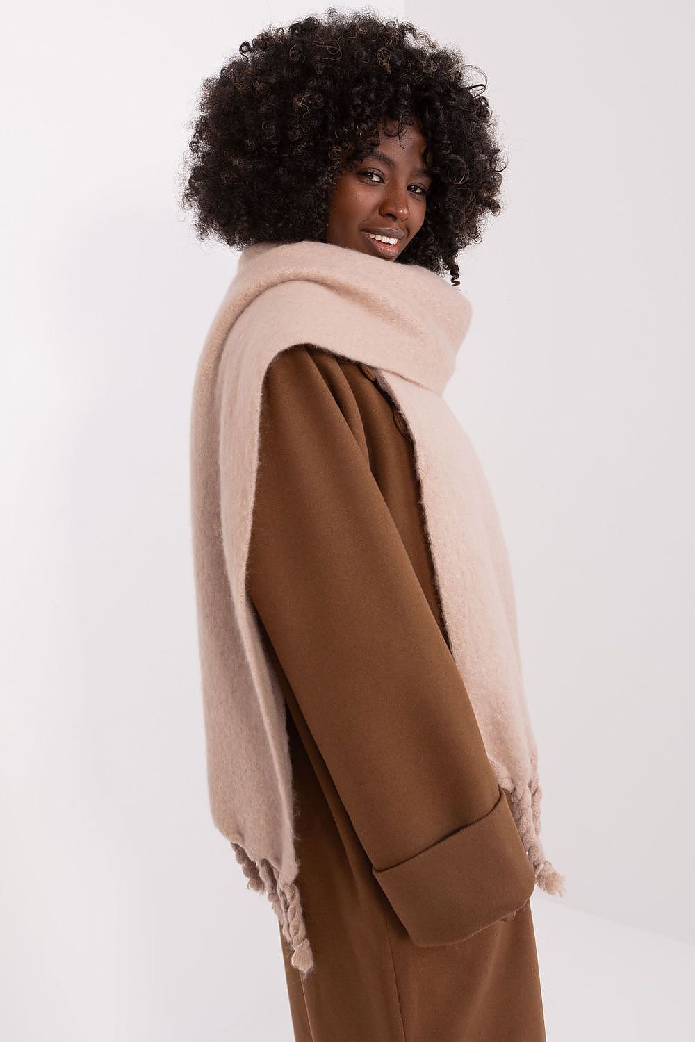 Shawl model 189883 AT - ELEMODA