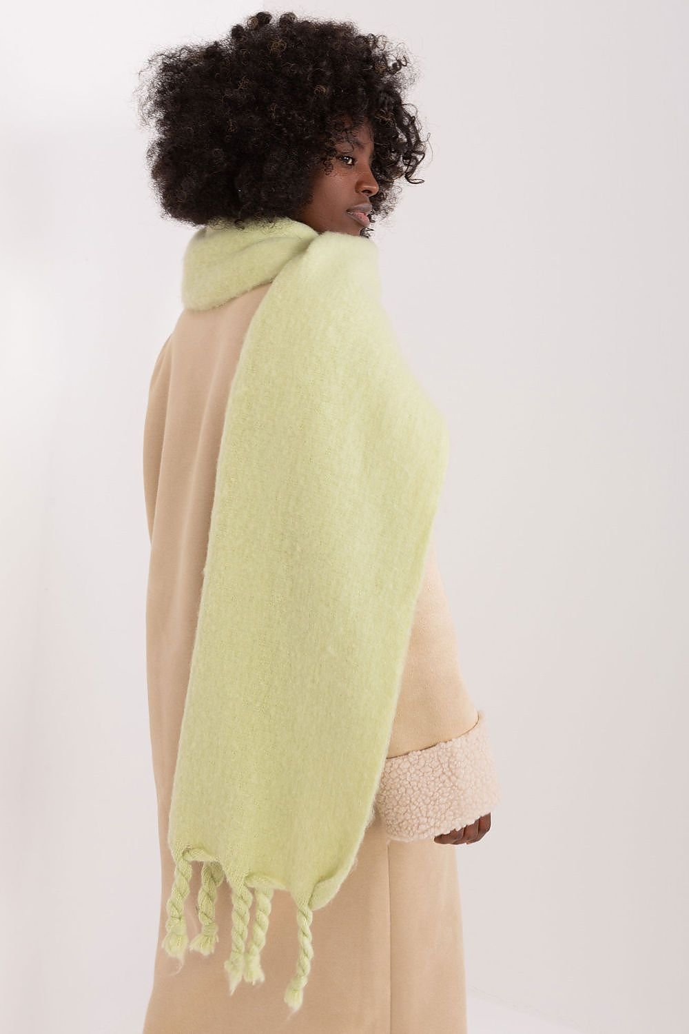 Shawl model 189883 AT - ELEMODA