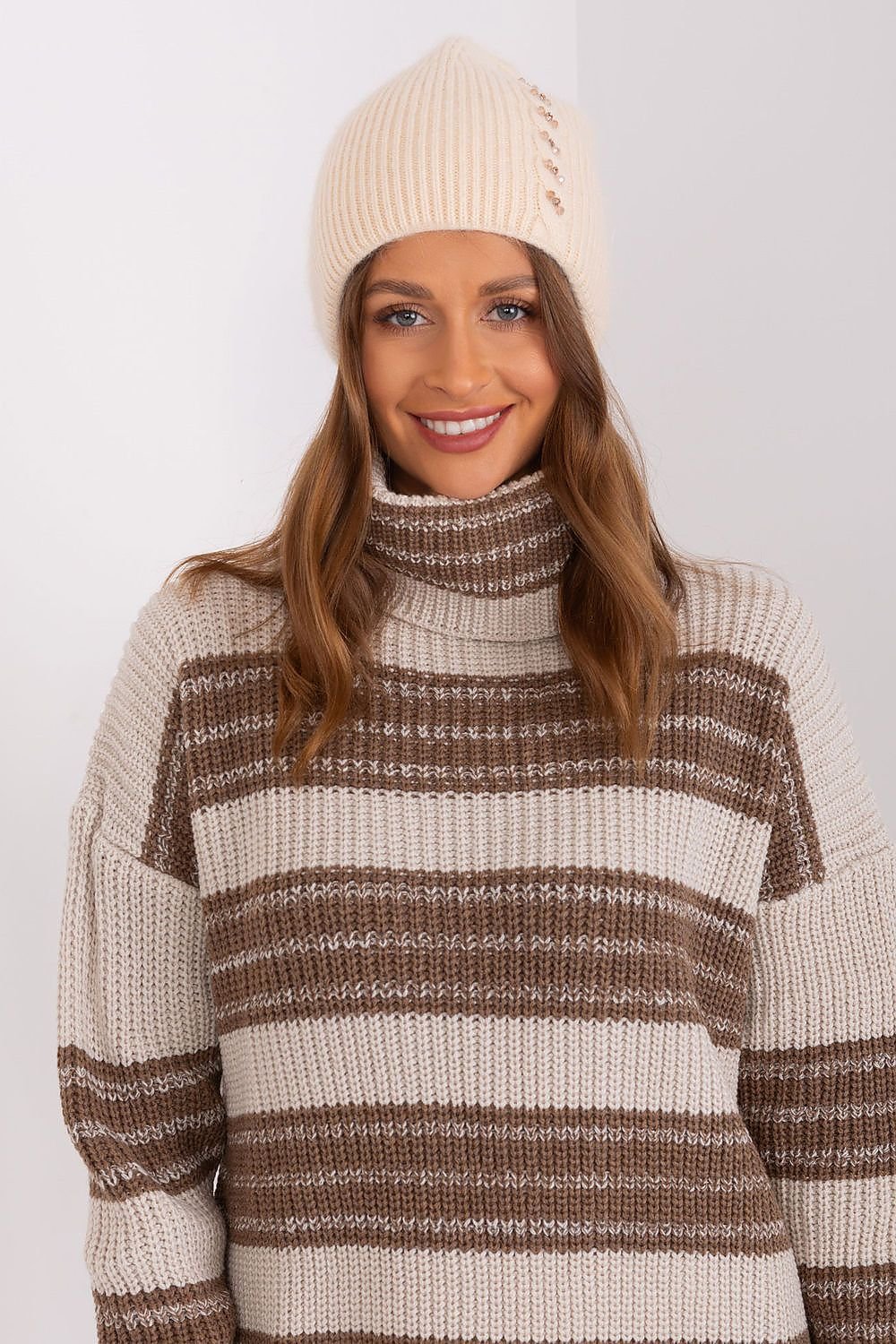 Cap model 189247 AT - ELEMODA