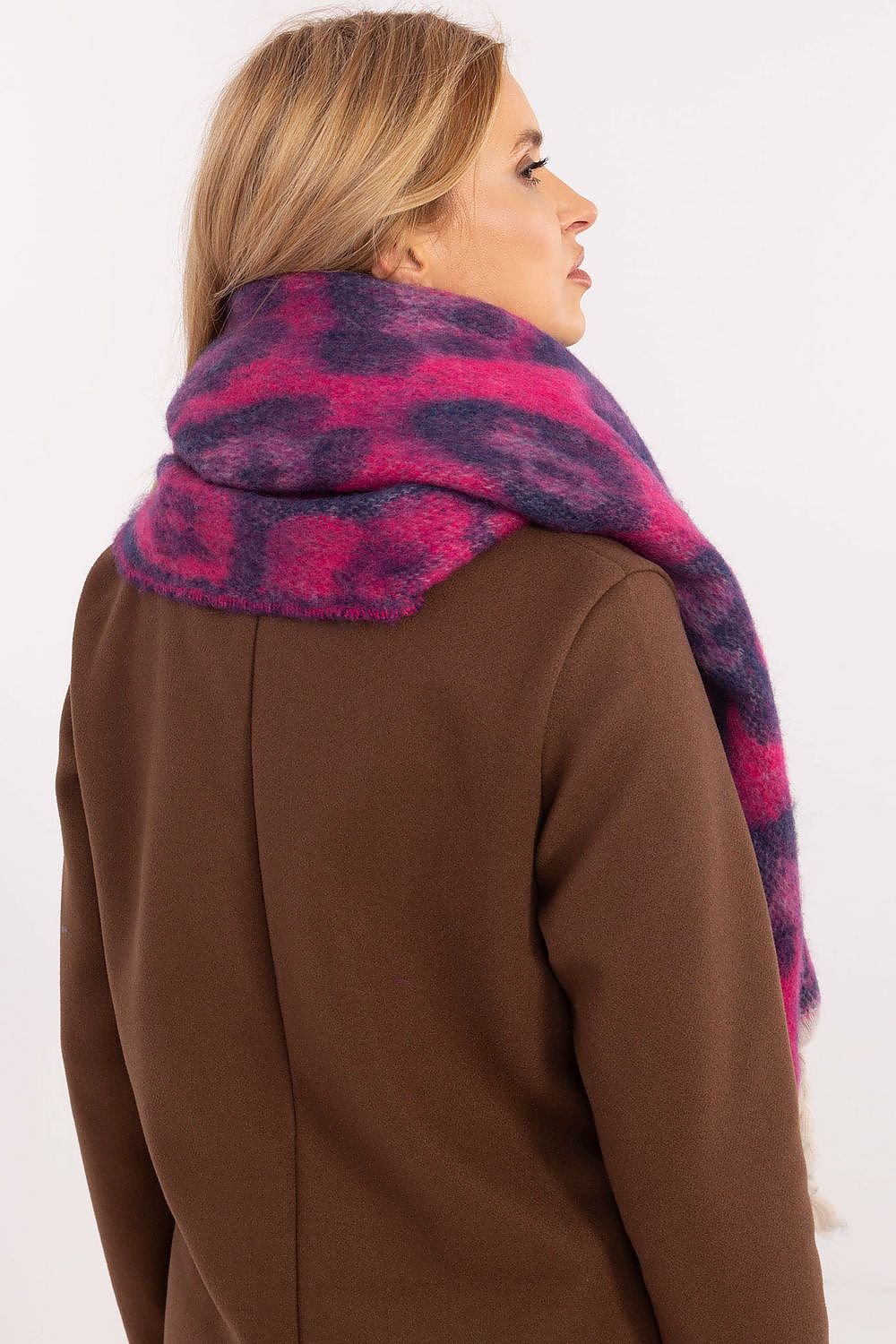 Shawl model 205960 AT - ELEMODA