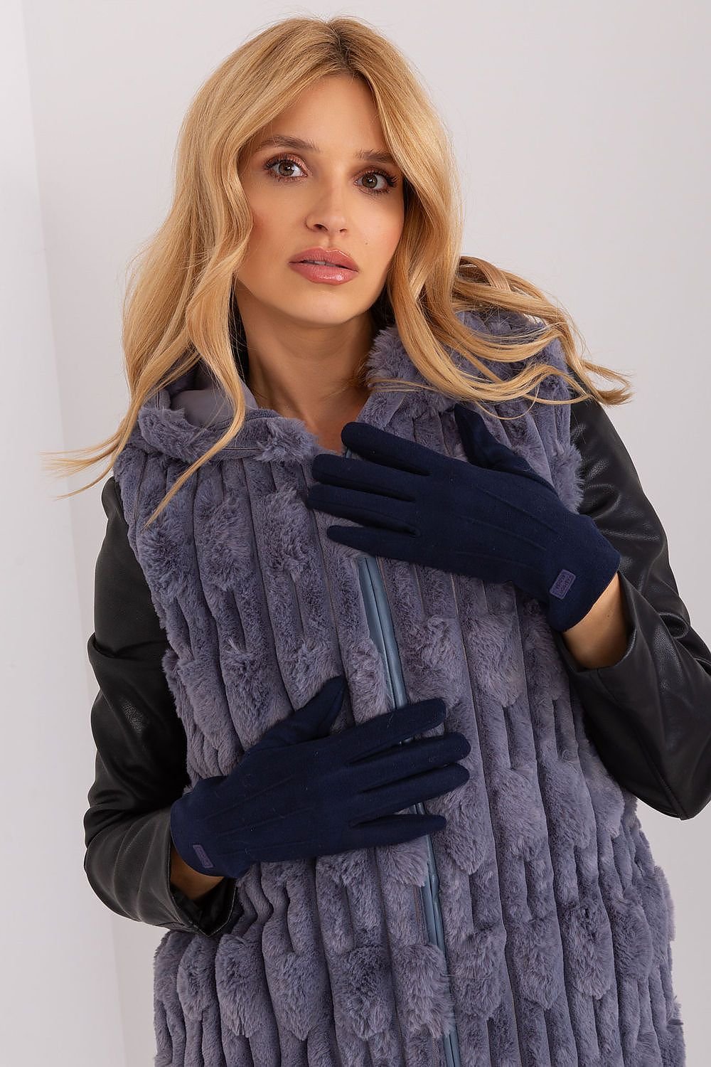 Gloves model 190802 AT - ELEMODA