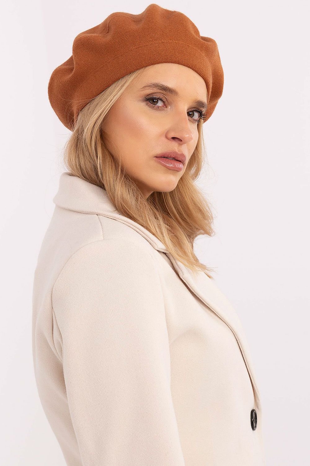Beret model 185838 AT - ELEMODA