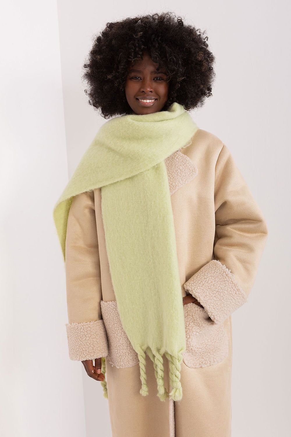 Shawl model 189883 AT - ELEMODA