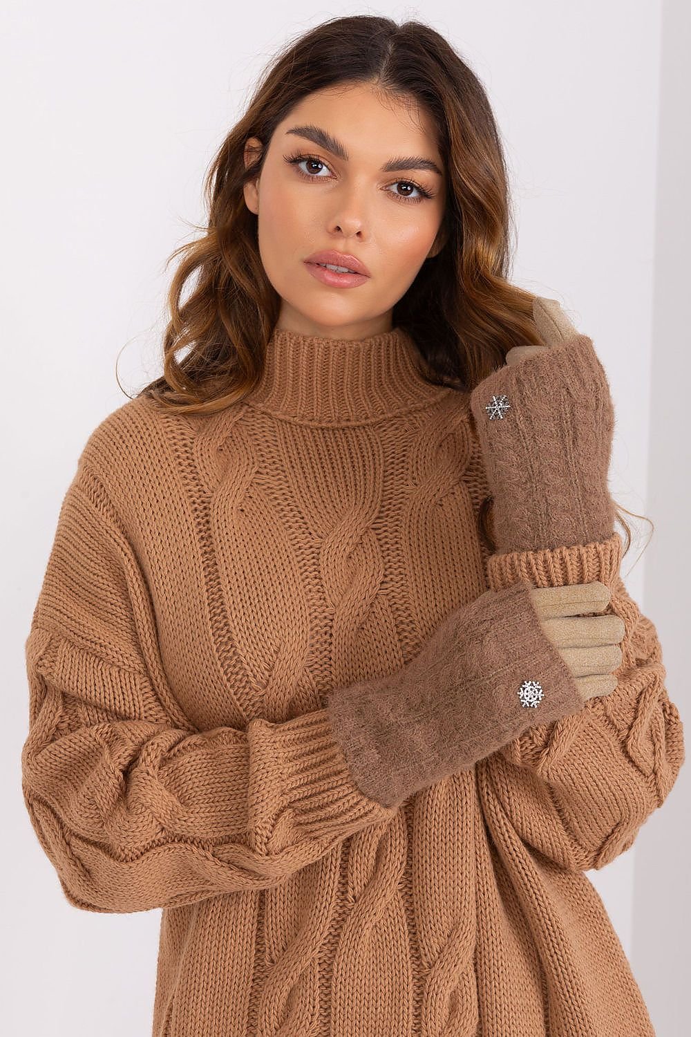 Gloves model 190158 AT - ELEMODA