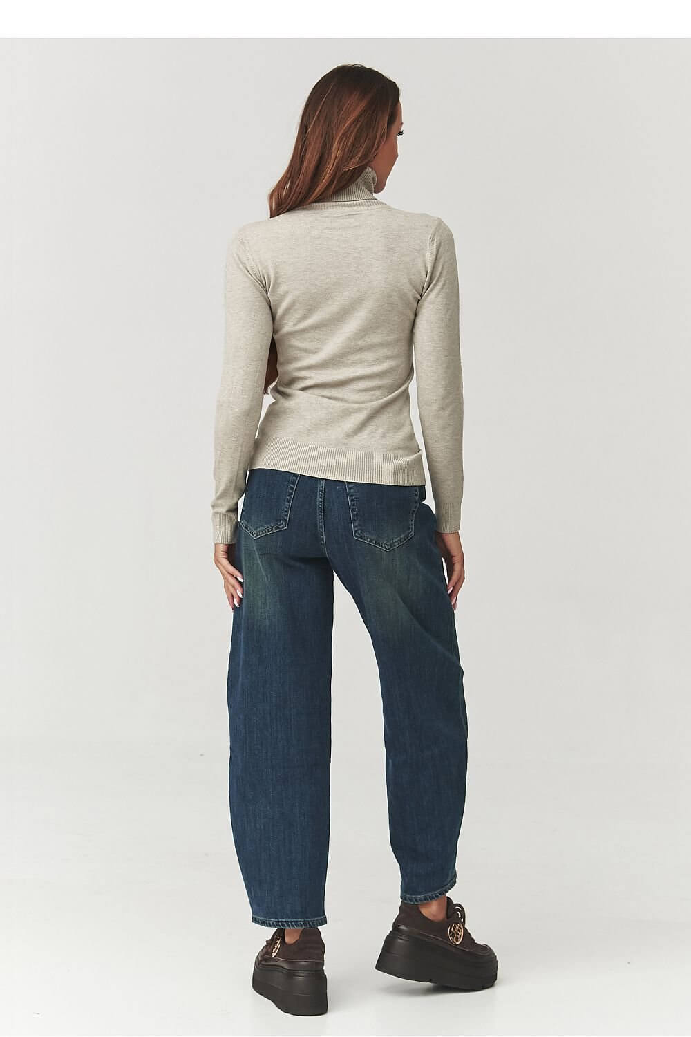 Turtleneck model 219739 Makadamia - ELEMODA