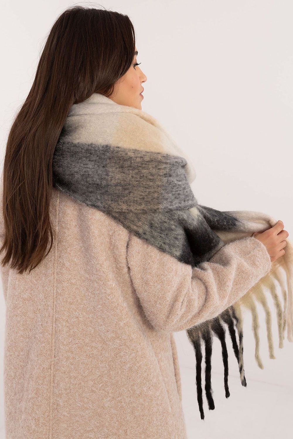 Shawl model 200279 AT - ELEMODA